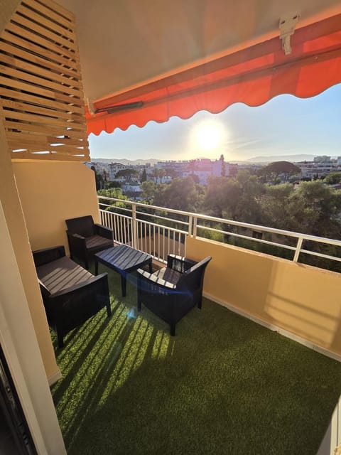 Balcony/Terrace, Mountain view
