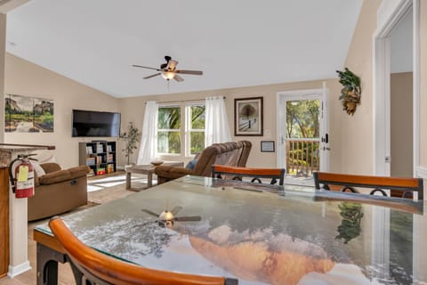 Communal lounge/ TV room, TV and multimedia, Living room, Seating area, pet friendly