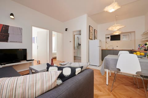 Living room, Dining area, kitchen