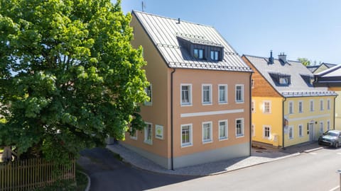 Property building, Day, Neighbourhood, Street view, Location