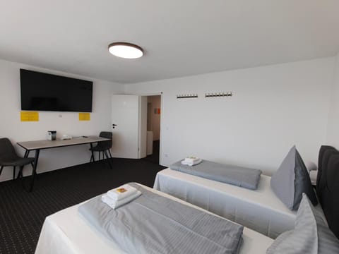 TV and multimedia, Living room, Photo of the whole room, Seating area