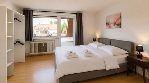 Bed, Balcony/Terrace, Photo of the whole room, Bedroom, towels