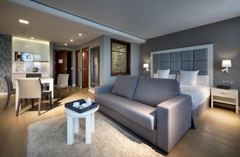 Property building, Bird's eye view, Kitchen or kitchenette, Living room, Photo of the whole room, Decorative detail, Dining area, Bedroom