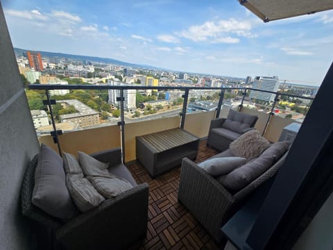 View (from property/room), Balcony/Terrace