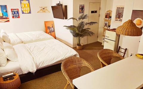 Bed, Seating area, Bedroom