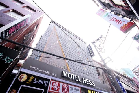 Facade/entrance