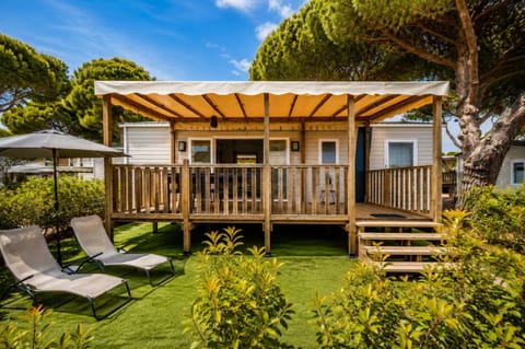 Property building, Garden, Balcony/Terrace
