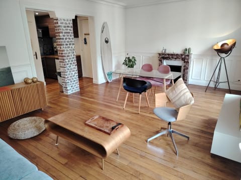Living room, Seating area