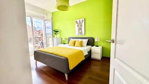 Balcony/Terrace, Decorative detail, internet