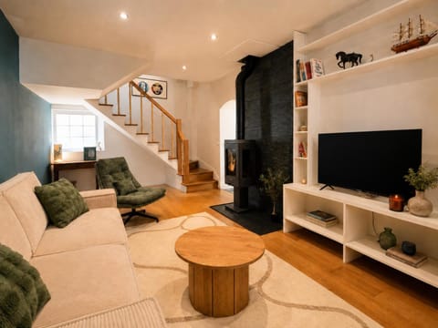 Communal lounge/ TV room, TV and multimedia, Seating area