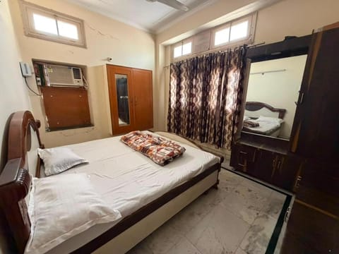 Bed, Photo of the whole room, Bedroom, wardrobe, air conditioner