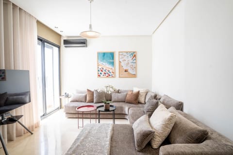 TV and multimedia, Living room, Seating area, air conditioner