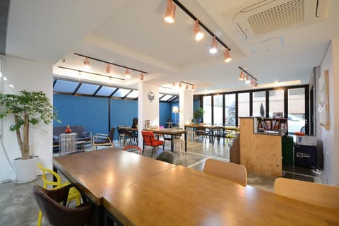 Communal lounge/ TV room, Lobby or reception, Lounge or bar, Fitness centre/facilities, Communal kitchen, Area and facilities