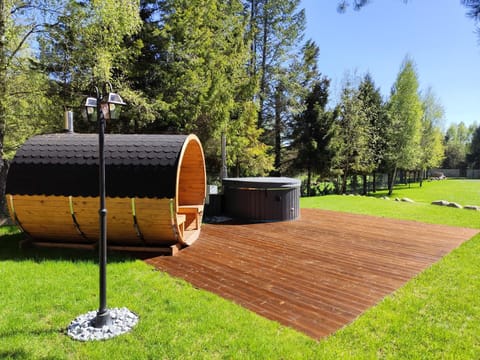 Spring, Day, Natural landscape, Garden, Hot Tub, Sauna, Evening entertainment, Garden view