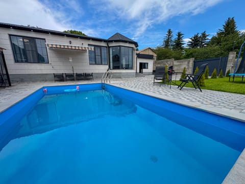 Property building, Day, Garden, Garden view, Pool view, Swimming pool, sunbed