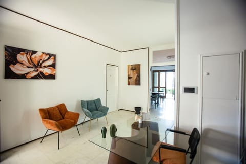Lobby or reception, Internal: Not applicable to any particular room