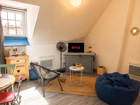 TV and multimedia, Living room, Dining area