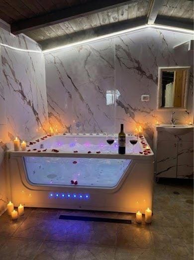 Hot Tub, Bath