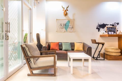 Communal lounge/ TV room, Living room, Seating area