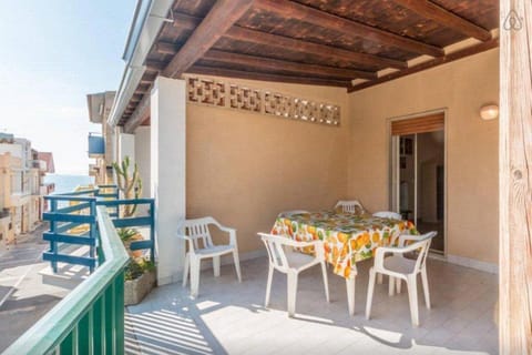 Balcony/Terrace, Seating area, Dining area, Sea view