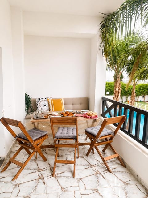 View (from property/room), Balcony/Terrace, Dining area