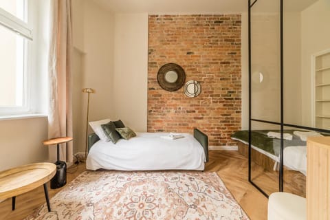 Bed, Living room, Photo of the whole room, wardrobe