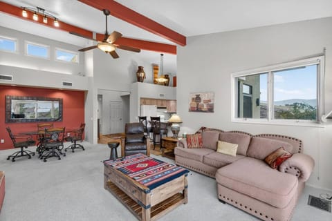 Living room, Photo of the whole room, Seating area, Dining area