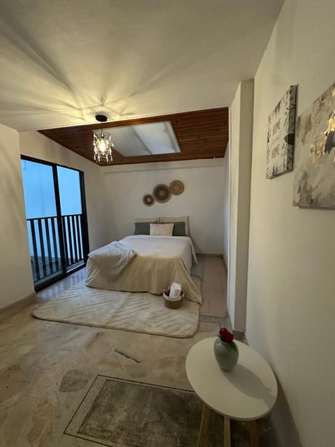 Bed, Photo of the whole room, towels