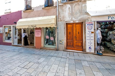 City view, Street view