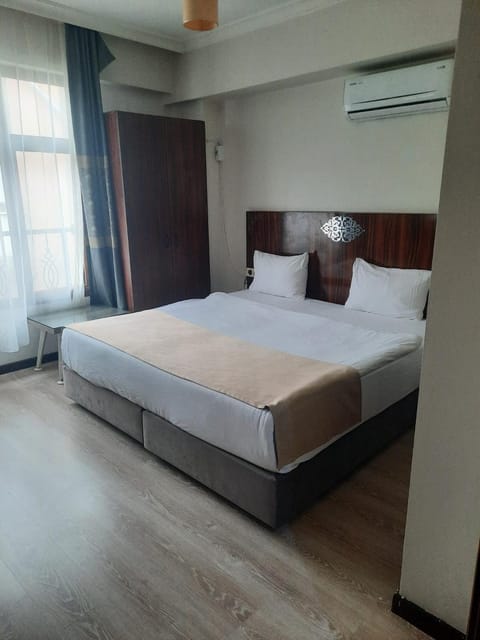 Bed, Photo of the whole room, Bedroom, air conditioner