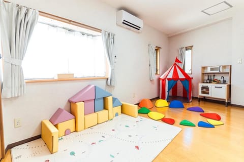 Kids's club, air conditioner
