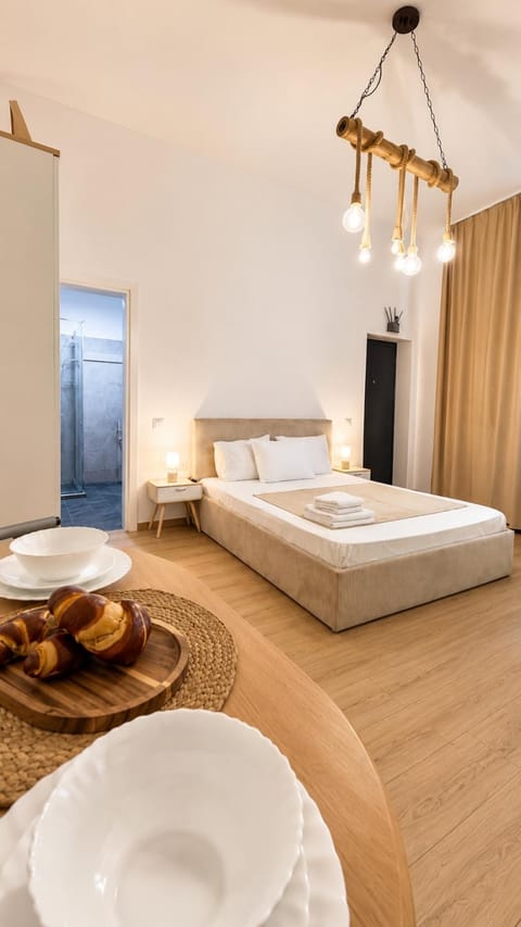 Bed, Photo of the whole room, Dining area, Bedroom