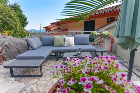 Patio, Day, Garden, View (from property/room), Balcony/Terrace, Seating area