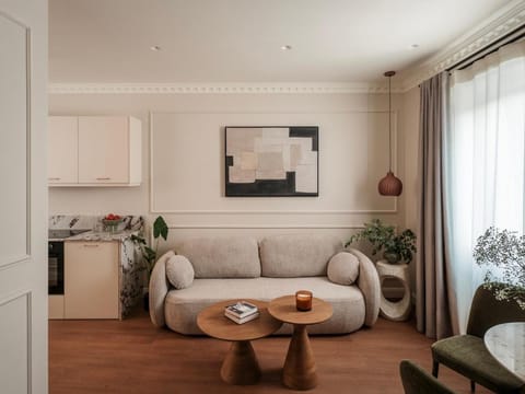 Kitchen or kitchenette, Living room, Seating area, Dining area