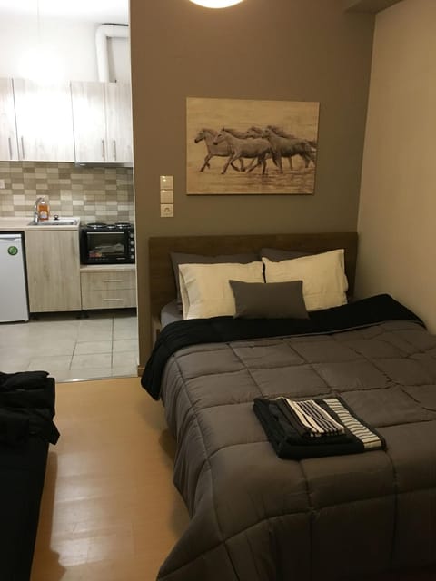 Bed, Bedroom, microwave, oven