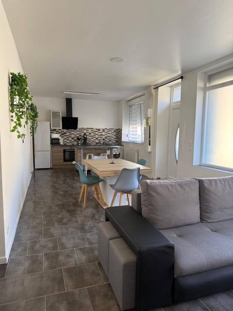 Living room, Dining area, stove