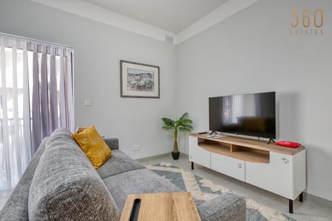Communal lounge/ TV room, TV and multimedia, Living room, Seating area, Evening entertainment