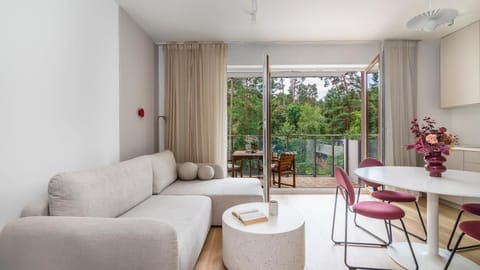 Balcony/Terrace, Living room, Seating area, Dining area