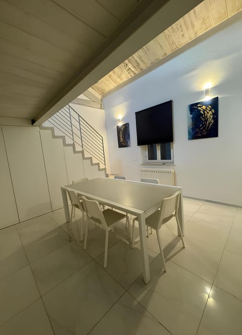 TV and multimedia, Dining area