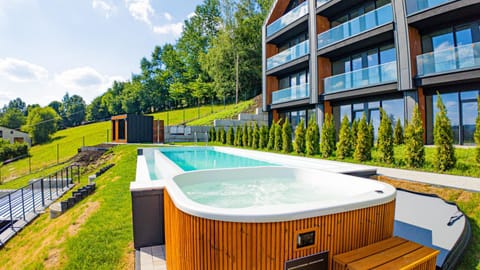 Day, Hot Tub, Swimming pool