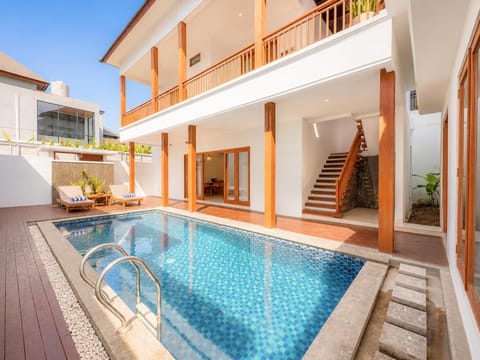 Property building, Balcony/Terrace, Swimming pool, Swimming pool