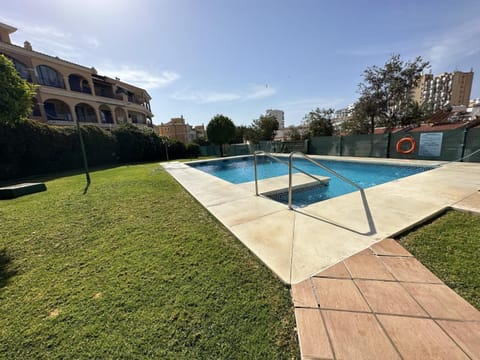 Summer, Swimming pool, Family