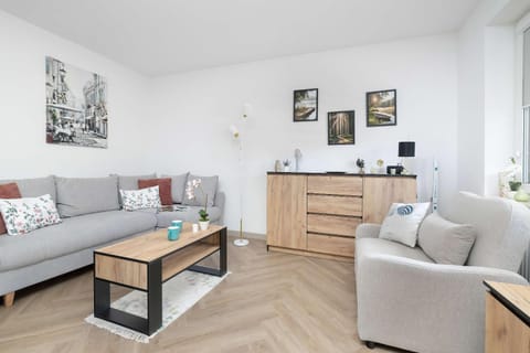 Coffee/tea facilities, Living room, Seating area, Dining area