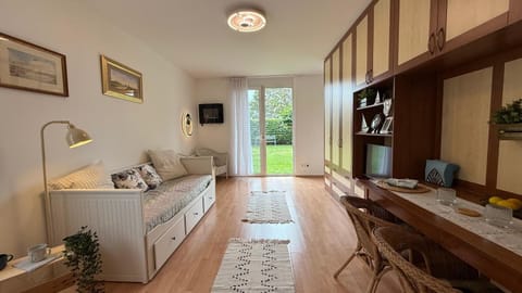 TV and multimedia, Living room, Dining area