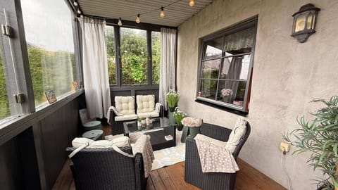 Patio, Communal lounge/ TV room, Garden, Balcony/Terrace, Seating area