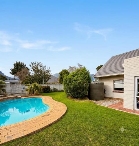 Garden, Swimming pool