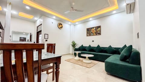 Living room, Dining area, air conditioner