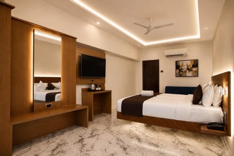Bed, TV and multimedia, Photo of the whole room, Bedroom, wardrobe