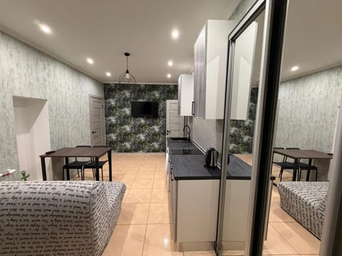Kitchen or kitchenette, Living room, Seating area, Dining area