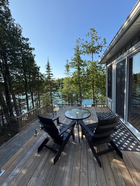 Natural landscape, View (from property/room), Balcony/Terrace, Seating area, Lake view